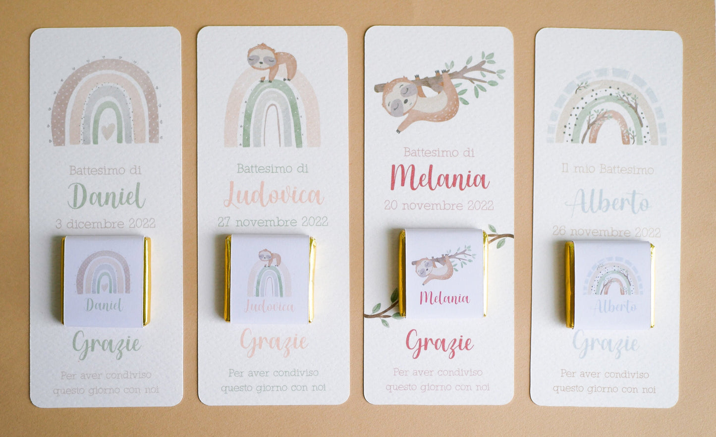 Cioccolatino personalizzato con segnalibro per Battesimo bradipo e arcobaleni, segnaposto nascita, tavola Comunione, Cresima cute sloth