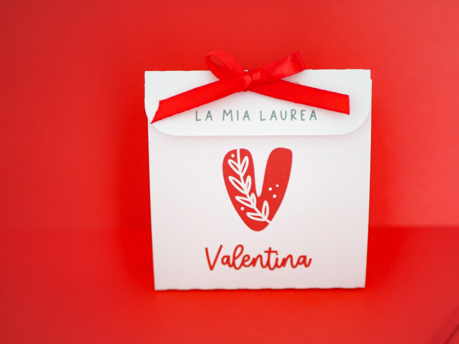 Scatolina laurea con iniziale nome, scatolina porta confetti rossa, bomboniera monogramma diploma