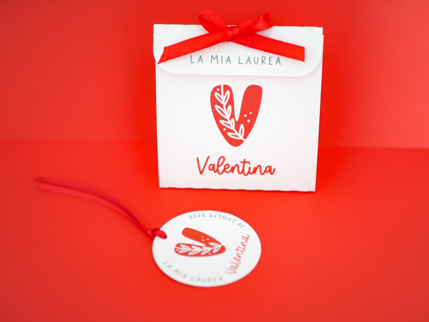 Scatolina laurea con iniziale nome, scatolina porta confetti rossa, bomboniera monogramma diploma