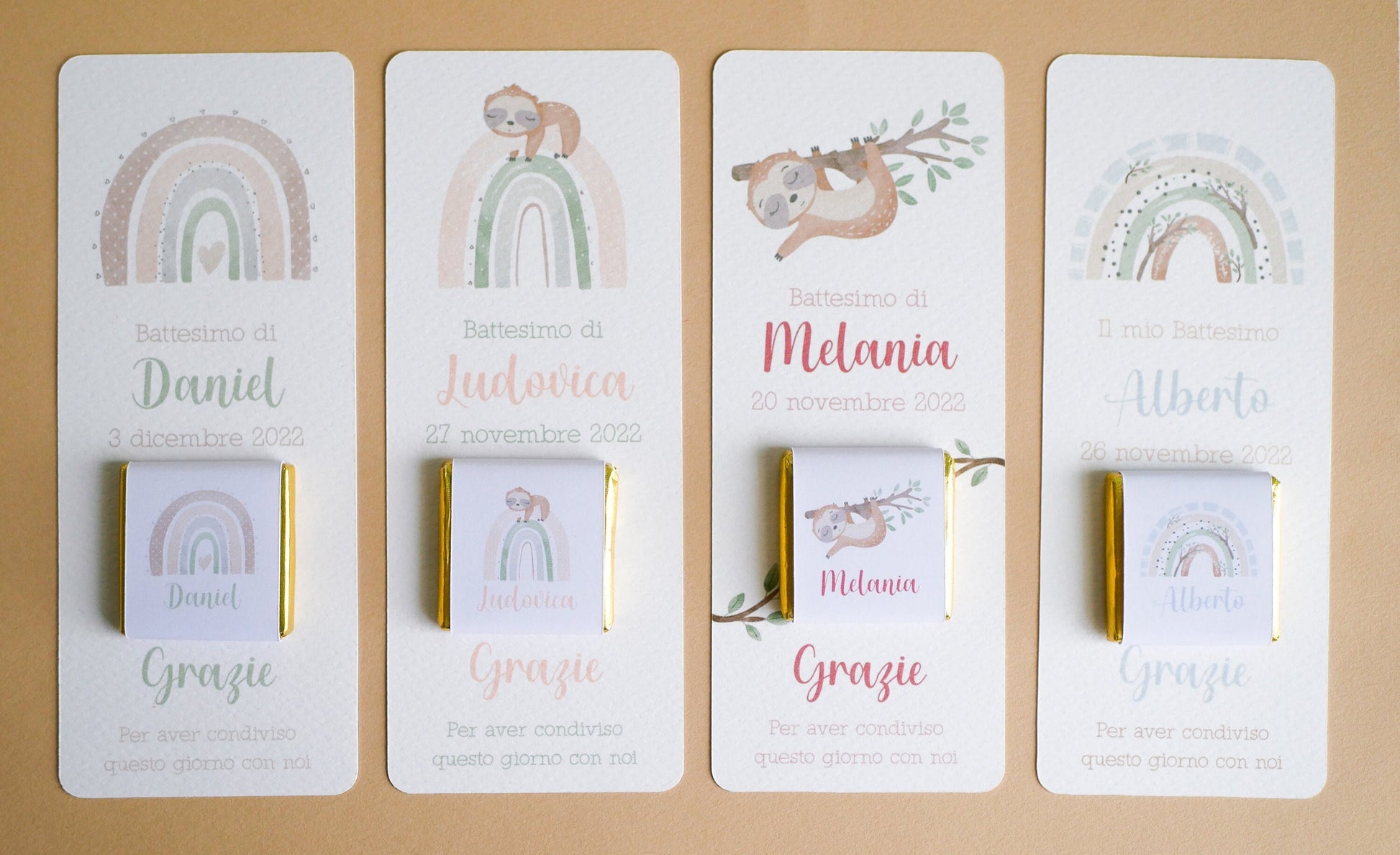 Cioccolatino personalizzato con segnalibro per Battesimo bradipo e arcobaleni, segnaposto nascita, tavola Comunione, Cresima cute sloth