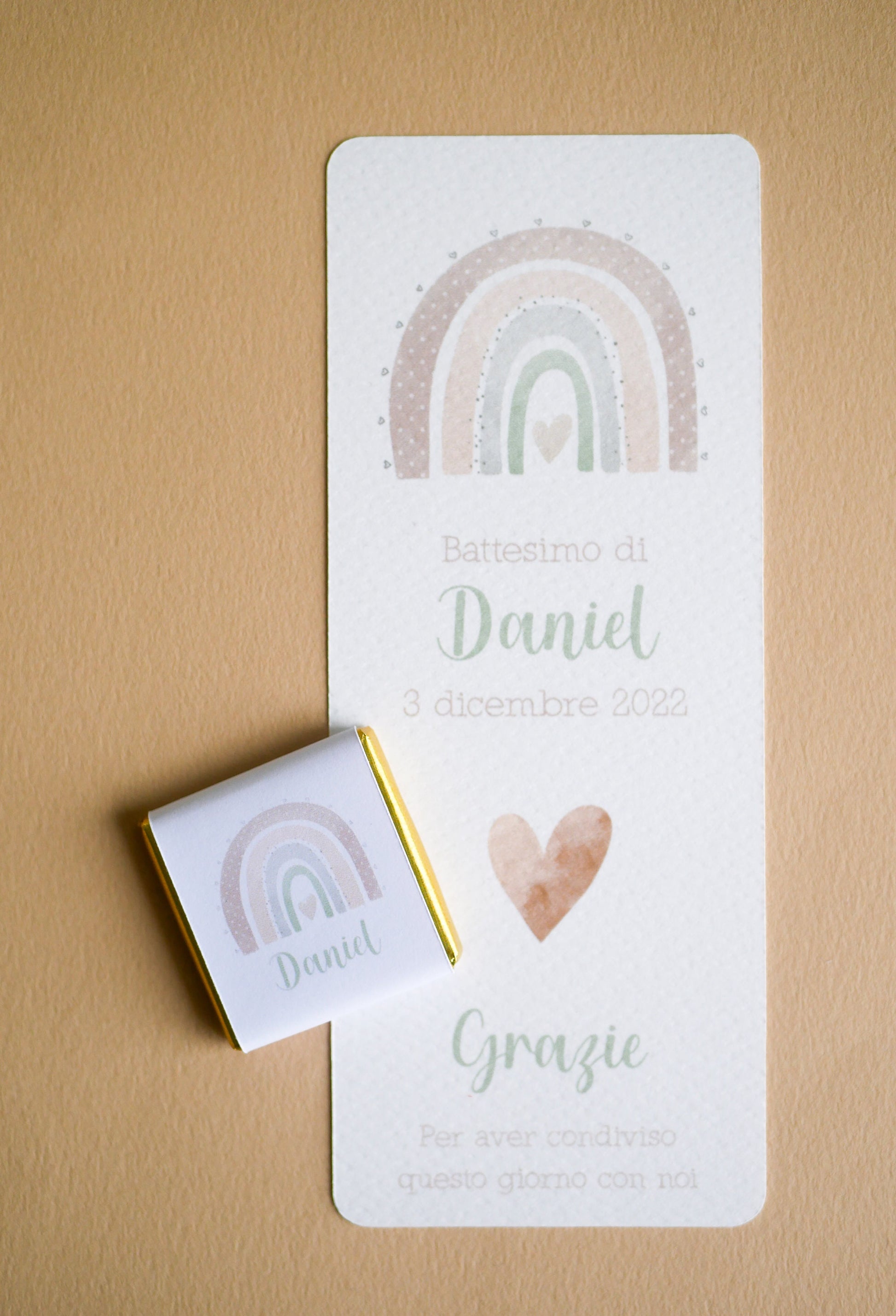 Cioccolatino personalizzato con segnalibro per Battesimo bradipo e arcobaleni, segnaposto nascita, tavola Comunione, Cresima cute sloth
