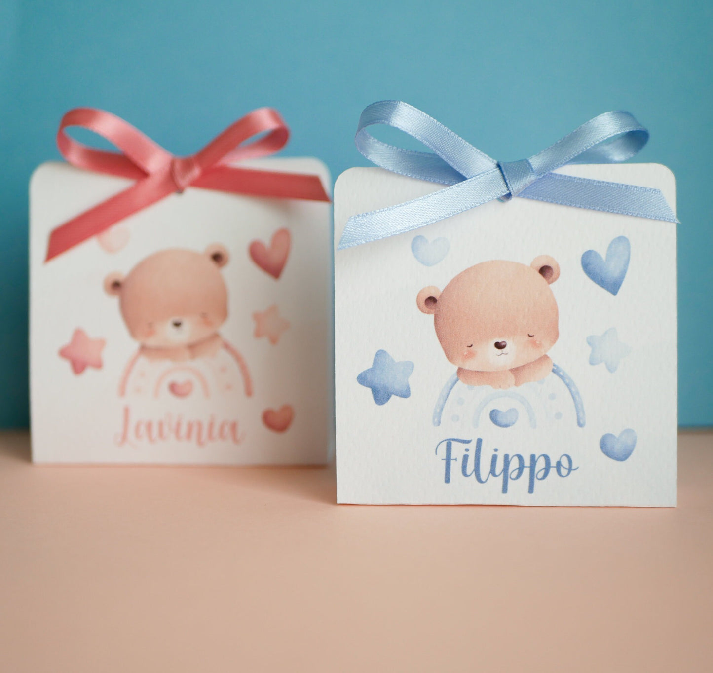 Scatolina battesimo bambina, scatolina porta confetti nascita, bomboniera battesimo bambino con orsetto e orsetta con arcobaleno