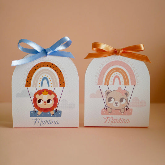 Scatolina battesimo bambina mongolfiera, scatolina porta confetti nascita, bomboniera battesimo bambino con leoncino e orsetta arcobaleno