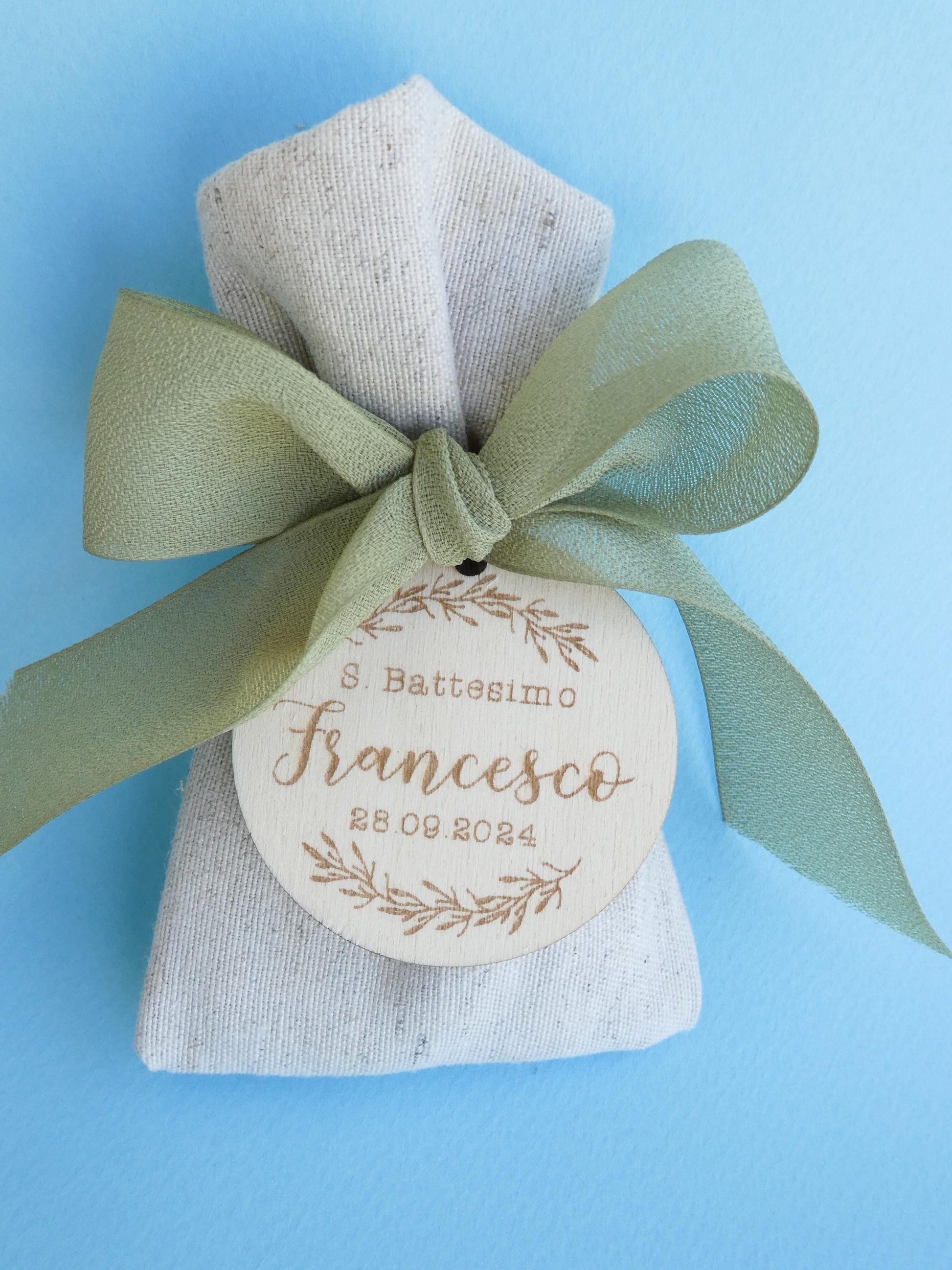 Tag tondi in legno per Battesimo bambina, segnaposto in legno, tag Prima Comunione, tag bambino floreale
