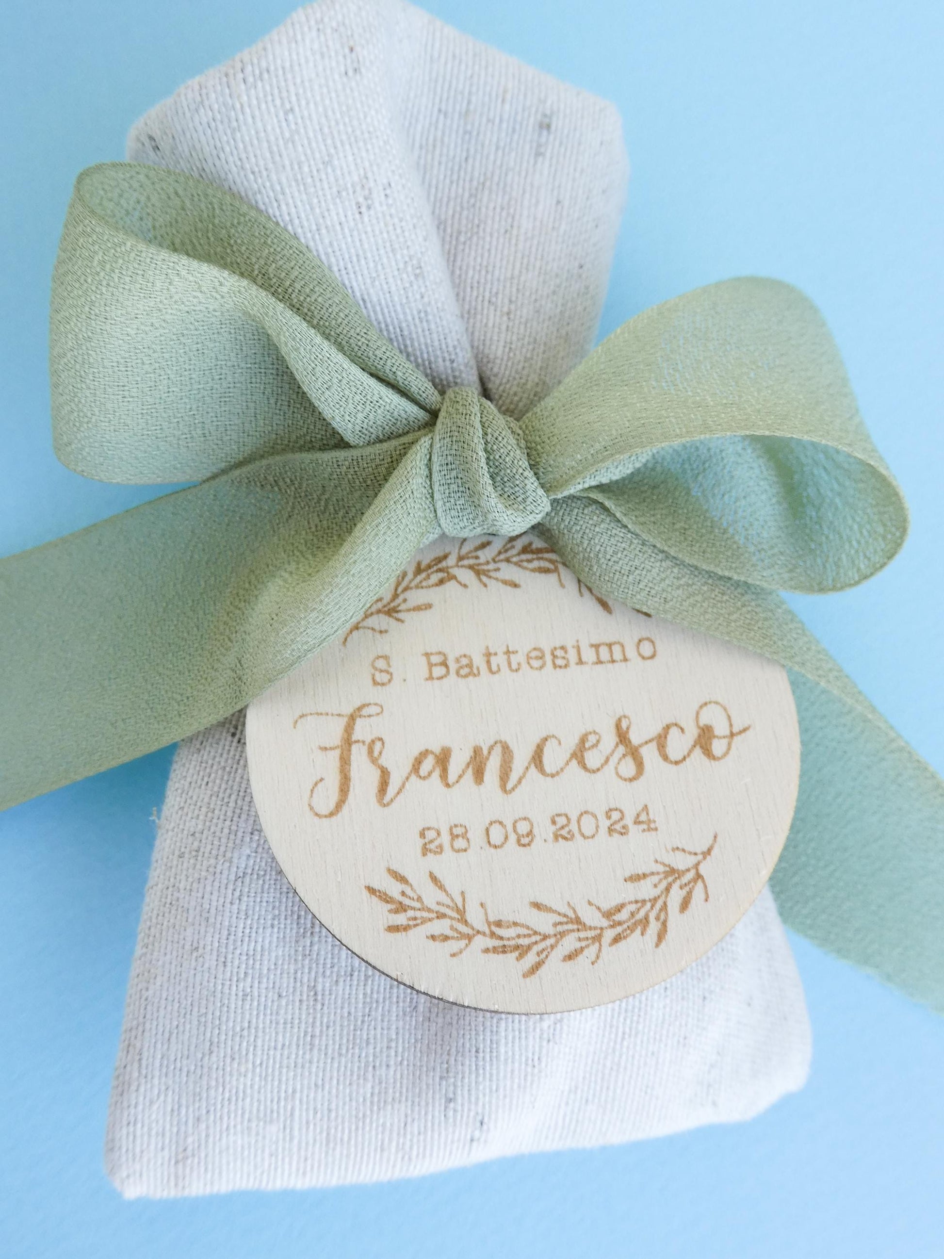 Tag tondi in legno per Battesimo bambina, segnaposto in legno, tag Prima Comunione, tag bambino floreale