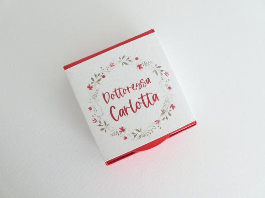 scatola fatta a mano rossa per laurea