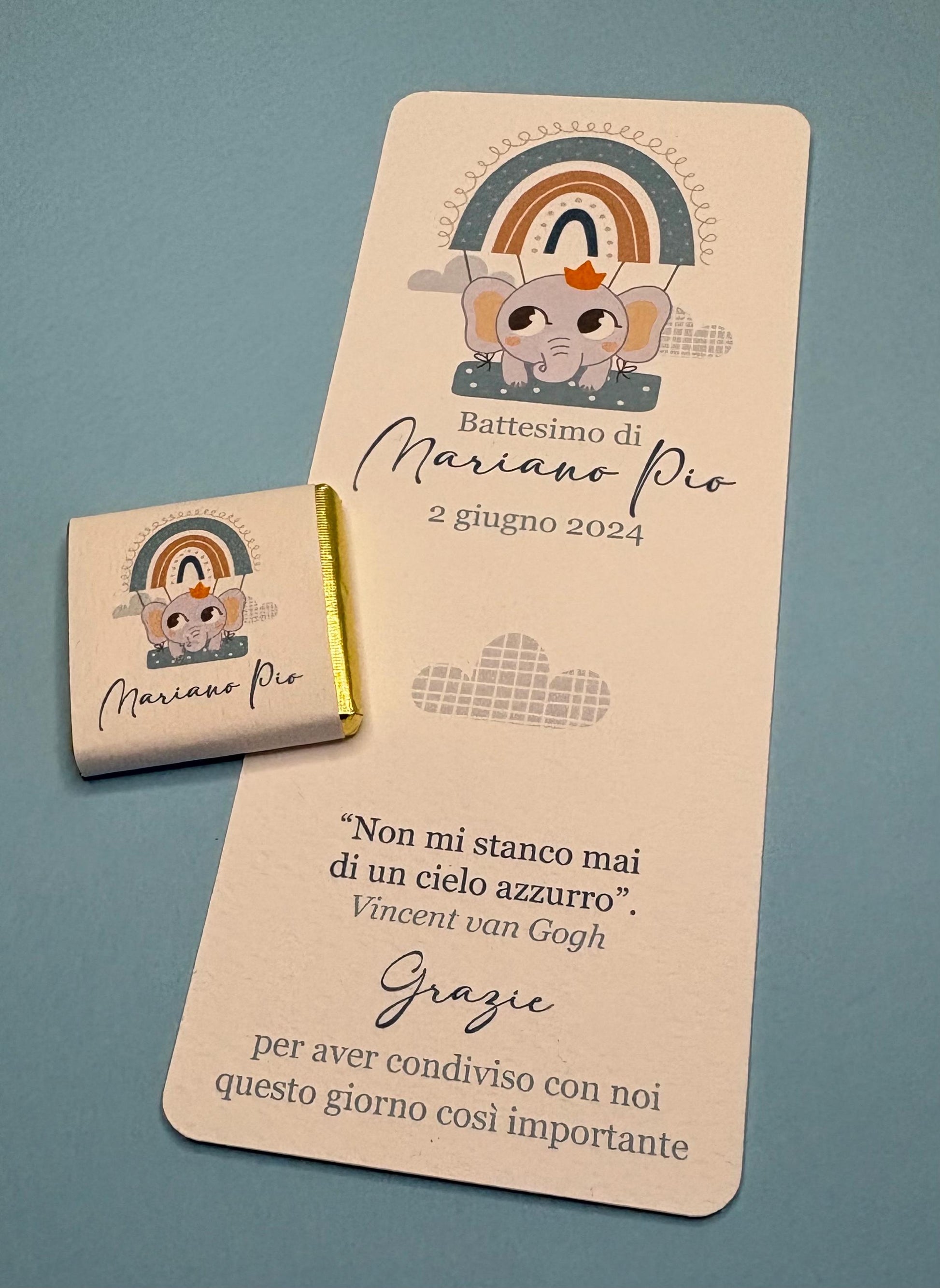 Cioccolatino e segnalibro personalizzato con tenero elefantino e mongolfiera arcobaleno per il Battesimo o il compleanno del tuo bimbo